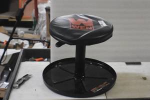 lot 97 image: WEN 73012T 300-Pound Capacity Pneumatic Rolling Mechanic Stool