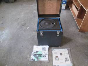 lot 152 image: Vintage Singer Caramate projector i...