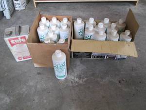 lot 153 image: Large number of 32oz bottles Bontz ...