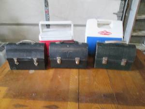 lot 159 image: Trio of vintage Tin lunch boxes and...
