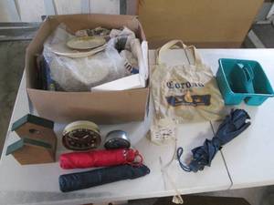 lot 166 image: Vintage wind-up and electric Clocks...