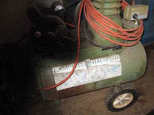 lot 221 image: 10-gallon Campbell Hausfeld hotdog ...