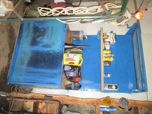 lot 222 image: Content on and in tool cabinet To i...