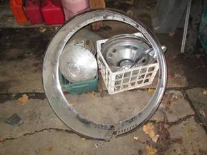 lot 227 image: Small tote and milk crate of vintag...