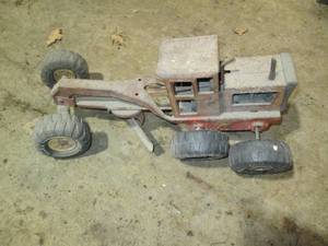 lot 243 image: Vintage metal Tonka road grader toy...