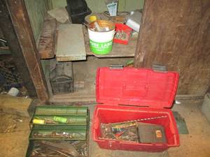 lot 250 image: Variety of metal and plastic tool b...