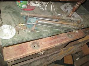 lot 268 image: Vintage 24in wood level, cutting to...