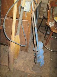 lot 275 image: Vintage wood boat rowing oars and m...