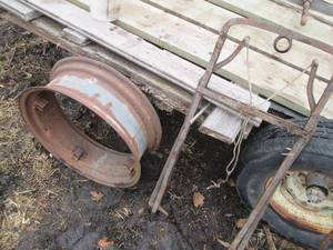 lot 30 image: Vintage Harpoon hay baling fork and...