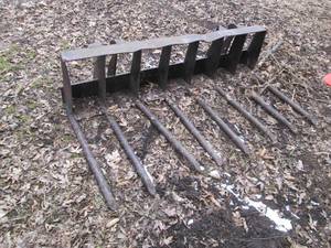 lot 36 image: Metal Skid steer root-rake attachme...