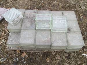 lot 62 image: 32ct Slightly tinted glass blocks...