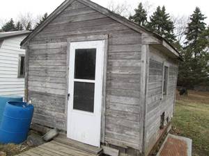 lot 7 image: Garden shed on skids, 12 x 10...