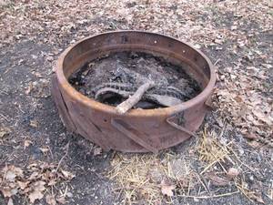 lot 87 image: Metal fire ring...