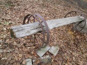 lot 89 image: 9 Bench made from wheels and a log...