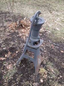 lot 90 image: Metal water pump...