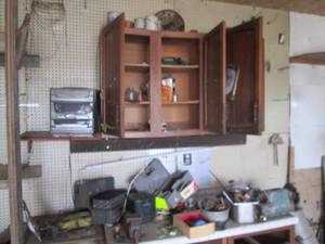 lot 104 image: Contents of workbench and cabinet, ...