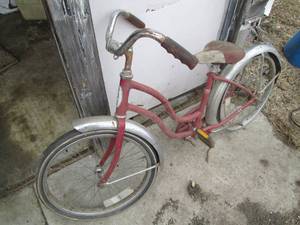 lot 110 image: Kids Schwinn bike...