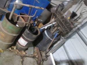 lot 123 image: Multiple metal barrels with replace...