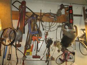 lot 146 image: Large bolt cutter, hand saws, caulk...