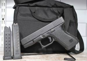lot 12 image: Glock 19 Late Gen 1  Nothin Fancy  Its a Glock