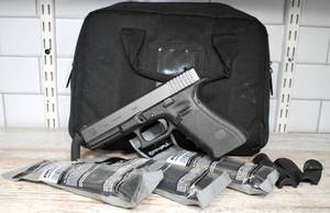 lot 13 image: Glock 17 Gen 4  Full-sized Glock 9mm