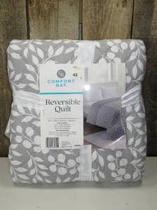 lot 45 image: Comfort Bay Reversible Quilt, 86in x 86in