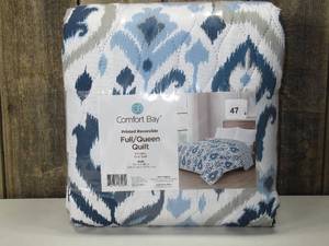 lot 47 image: QueenFull Reversible Printed Quilt 86x 86 - Comfort Bay