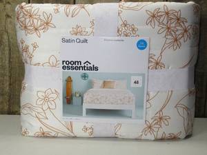 lot 48 image: FullQueen Satin Quilt - Room Essentials