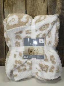 lot 56 image: Comfort Bay - Cozy Knit Throw, 50in x 60in