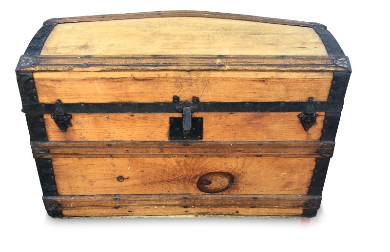 lot 7 image: Antique Camel Back Chest