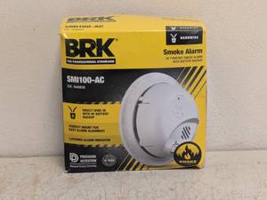 lot 22 image: NEW BRK THE PROFESSIONAL STANDARD SMI100-AC SMOKE ALARM
