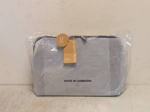 lot 43 image: NEW SONIA KASHUK FOLDOVER MAKEUP BAG NAVY