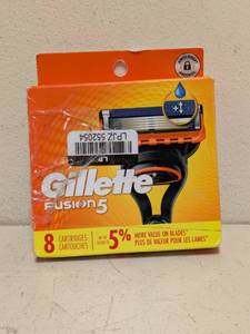 lot 80 image: NEW GILLETTE FUSION 5 8PK