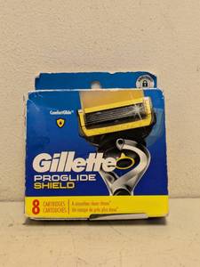lot 81 image: NEW GILLETTE PROGLIDE SHIELD 8PK