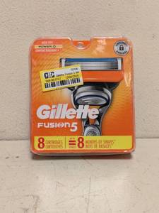 lot 82 image: NEW GILLETTE FUSION 5 8PK