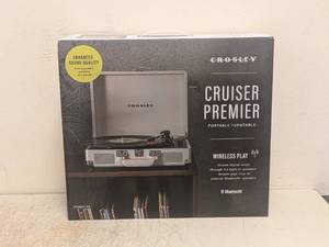 lot 158 image: NEW CROSLEY 3-SPEED TURNTABLE