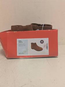 lot 214 image: NEW CAT & JACK YOUTH OPUS BOOTS SIZE 13 COGNAC