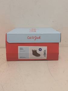 lot 216 image: NEW CAT & JACK YOUTH ARLO BOOTS SIZE 6 BROWN