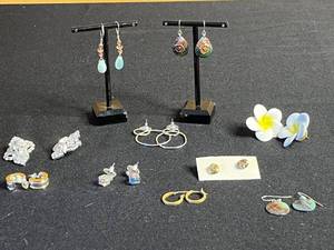 lot 35 image: Colorful Gemstone & Crystal Earring Set - Earrings, Hoops, Studs, Clips & Pendants