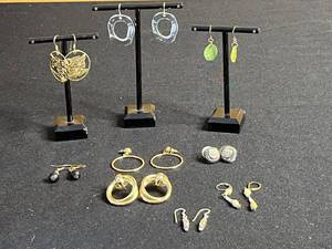 lot 36 image: Assorted Gold-Tone Jewelry - Earrings