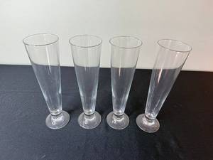 lot 65 image: Champagne Flutes - Clear Glass (Lot of 4)