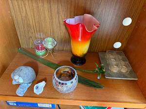 lot 68 image: Murano Art Glas Handkerchief Vase - Ruffled Lip & Assorted Candle Holders