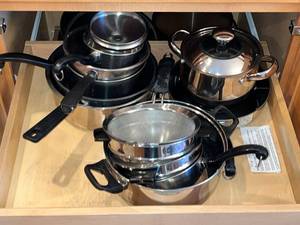 lot 76 image: Stainless Steel Cookware Set with Glass Lids - Pots & Pans