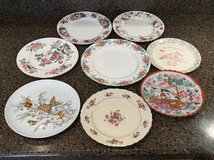 lot 94 image: Assorted China Plates - Floral Border Designs & Commemorative Veseli Plate