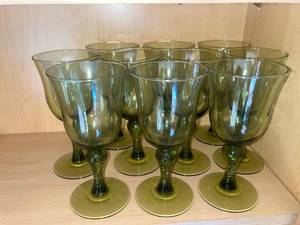 lot 113 image: VTG Emerald Green Glass Goblets