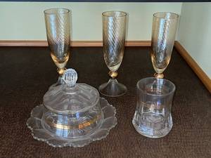 lot 119 image: Crystal Glassware Set - 3 Twist-Pattern Champagne Flutes with Gold Accents, 1 Tumbler, 1 Butter Dish