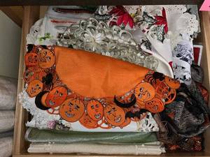 lot 130 image: Assorted Vintage Table Linens - Doilies, Lace Runners & Embroidered Napkins