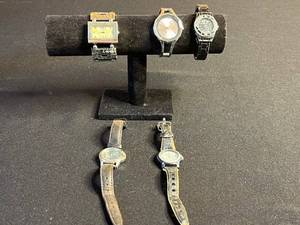 lot 146 image: Vintage Watches Collection - Timex Expedition, Geneva Platinum, Varsales, Narmi