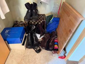 lot 176 image: Lot of ShoesBoots Inc White Mountain Zip & Stitch Ankle Boot - Black, Size 10