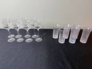 lot 179 image: Clear Glass Stemware Set - Wine Goblets & Crackle Glass Tumblers